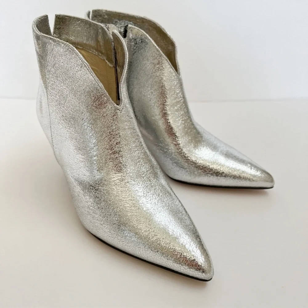 Anthropologie Ivylee Copenhagen Vivian Silver Metallic Ankle Boots 5.5 Pointed